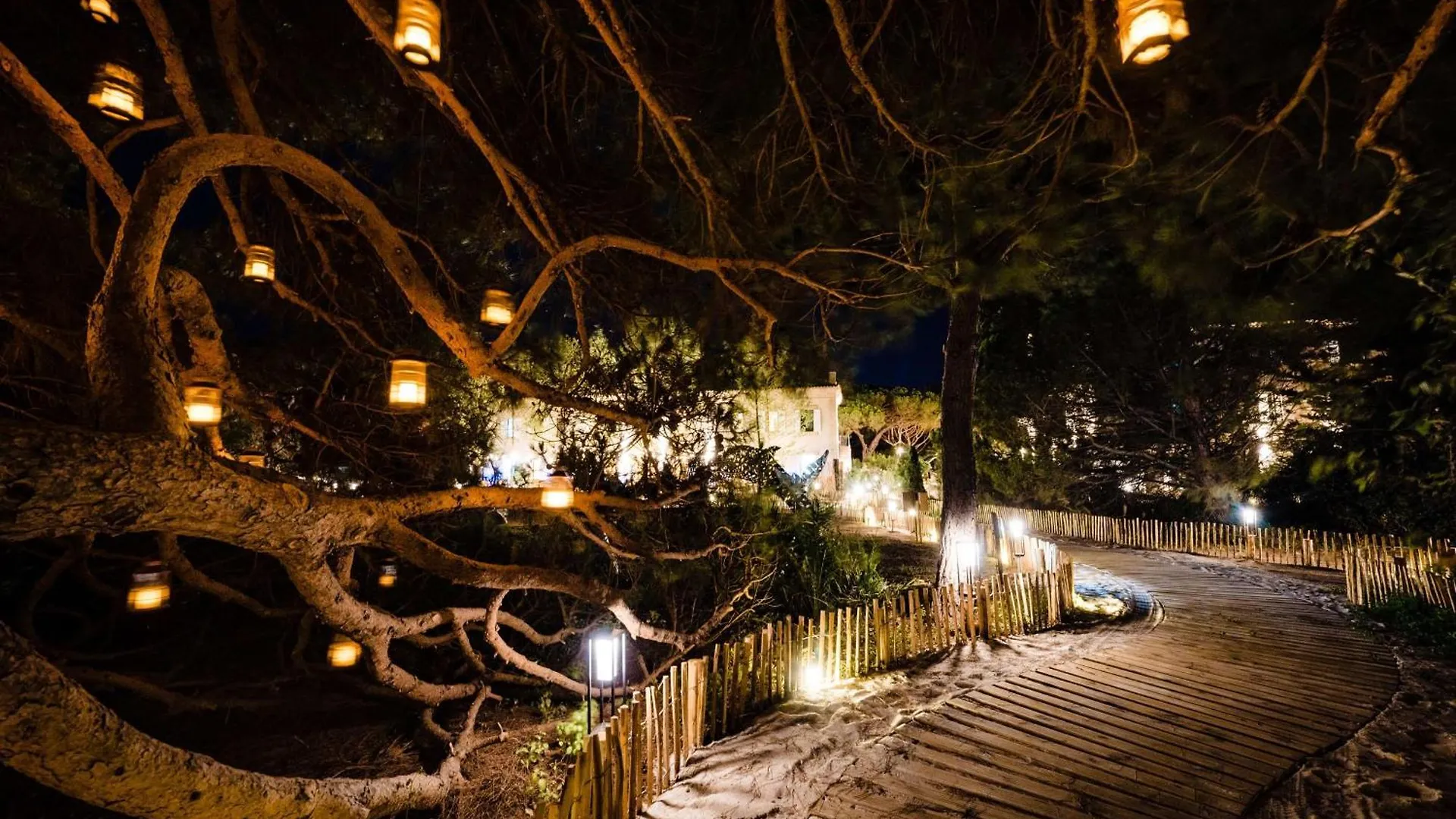 Le Hameau Des Pesquiers Ecolodge & Spa, Curio Collection By Hilton Hyeres 5*,